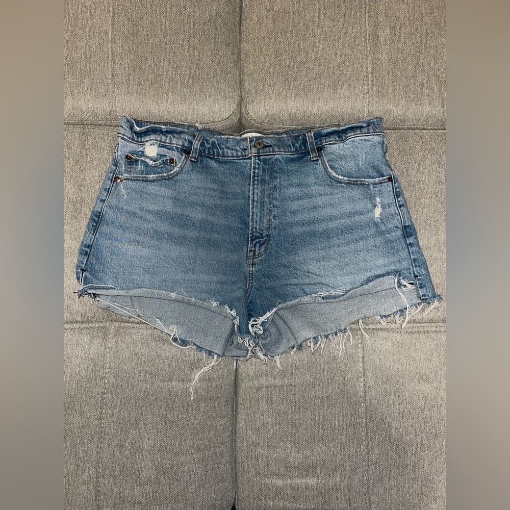 Abercrombie High Rise Mom Short